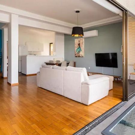 Βright Walled Designed Apt In Glyfada Center Athen Eksteriør billede