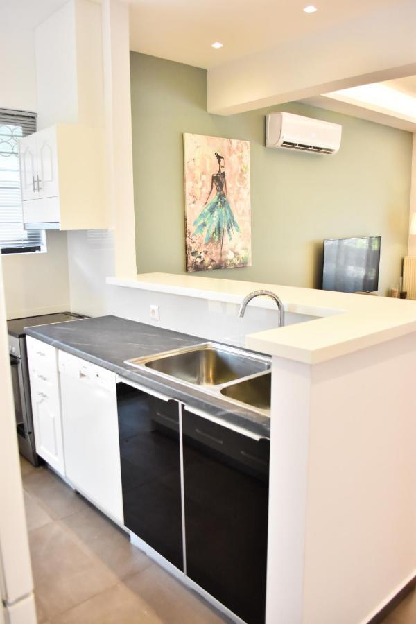 Βright Walled Designed Apt In Glyfada Center Athen Eksteriør billede