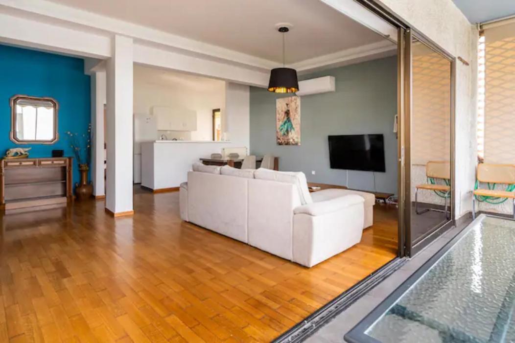Βright Walled Designed Apt In Glyfada Center Athen Eksteriør billede