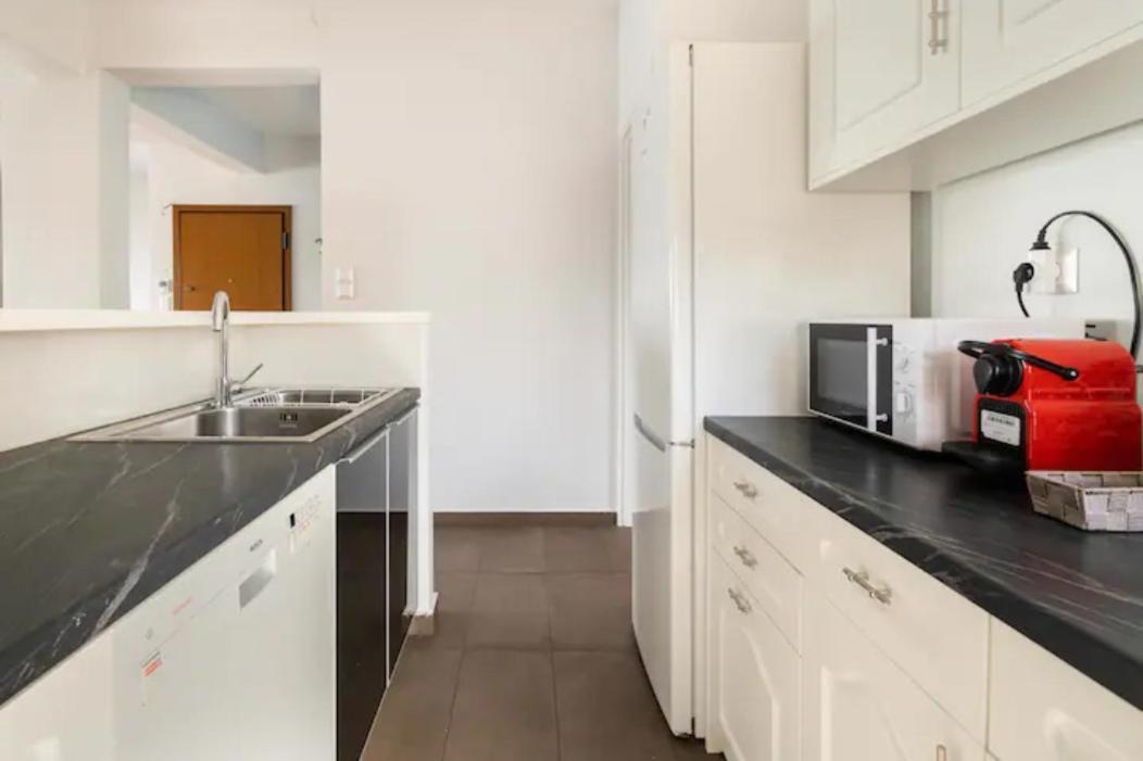 Βright Walled Designed Apt In Glyfada Center Athen Eksteriør billede