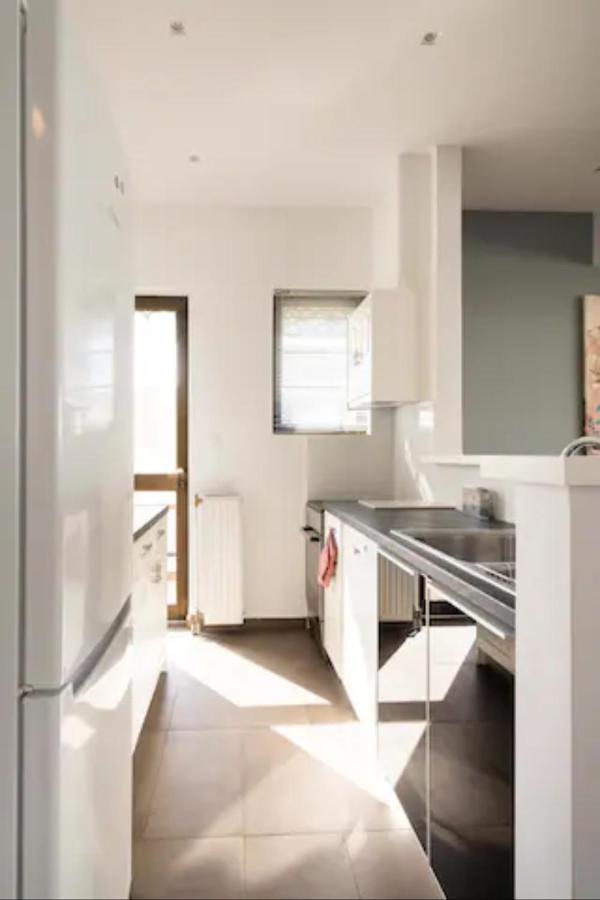 Βright Walled Designed Apt In Glyfada Center Athen Eksteriør billede